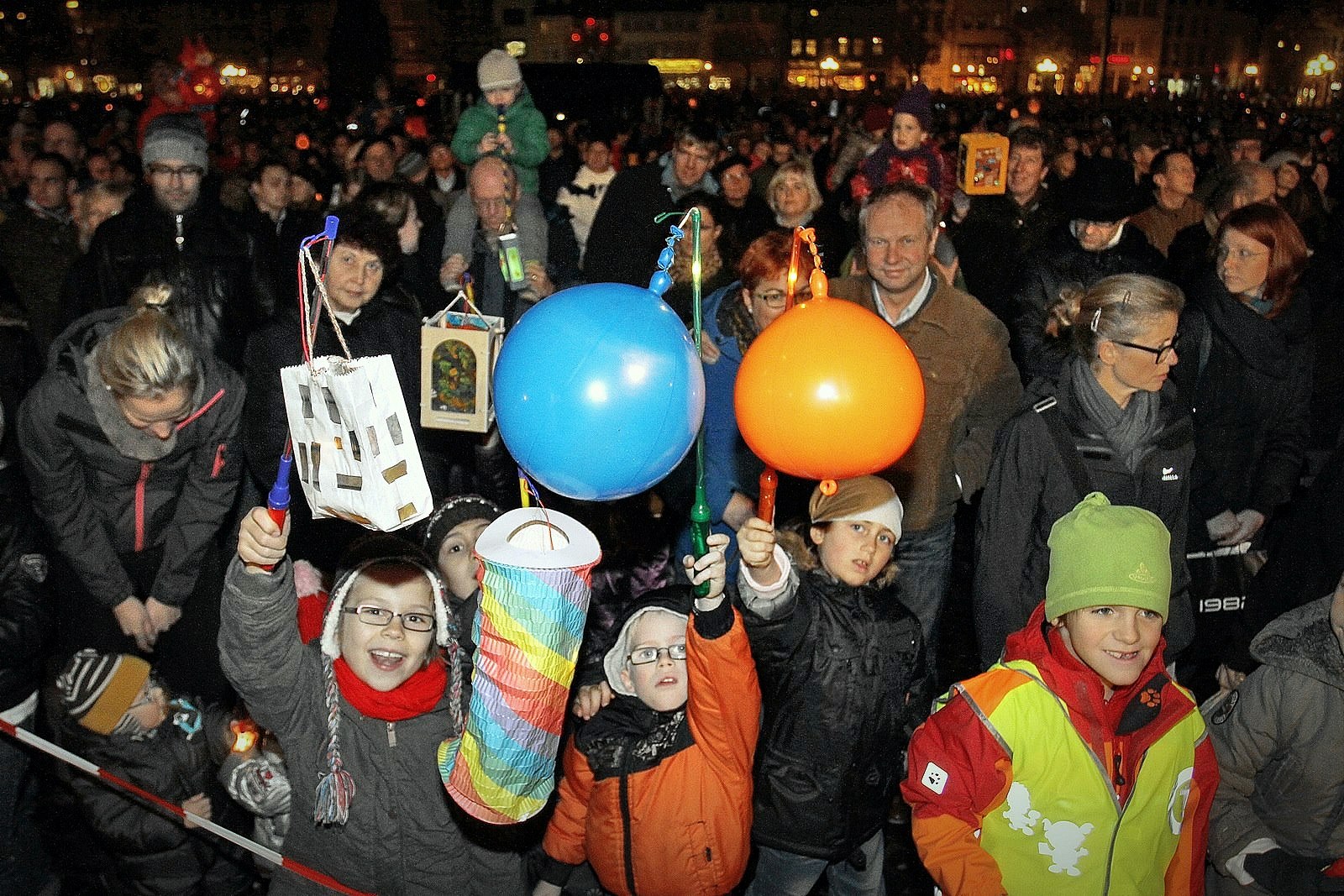 Überall in Erfurt vor allem der Altstadt, Laternen in den verschiedensten Versionen.. foto v. uwe driesel